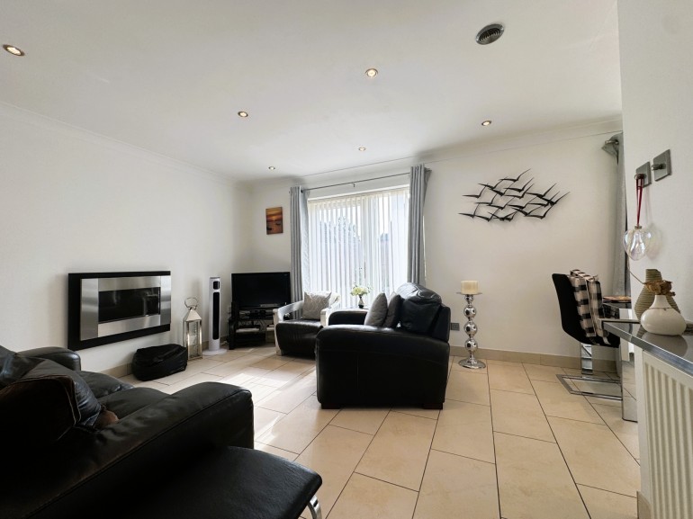 Hardwick Close, Blackwell, DE55