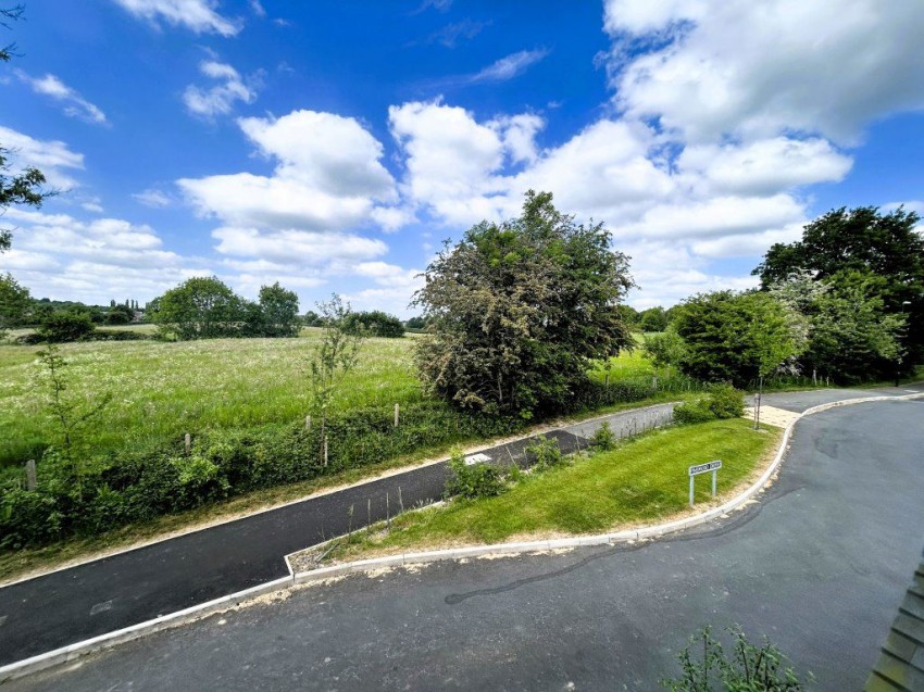 Images for 15 Pinewood Drive, Shirland