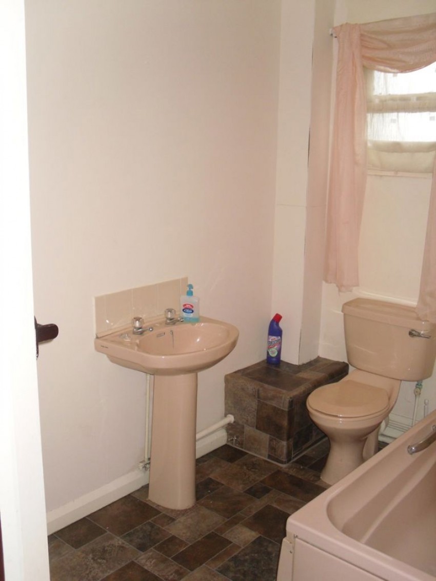 Images for 60a High Street, Alfreton