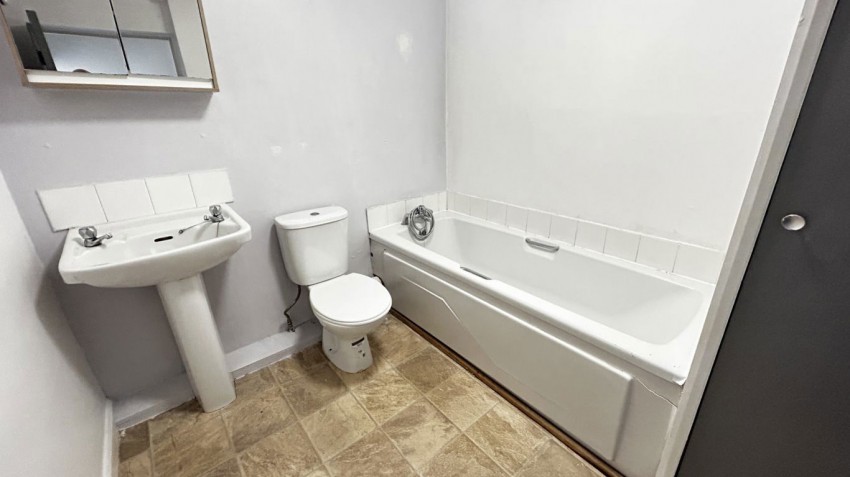 Images for 60b High Street, Alfreton