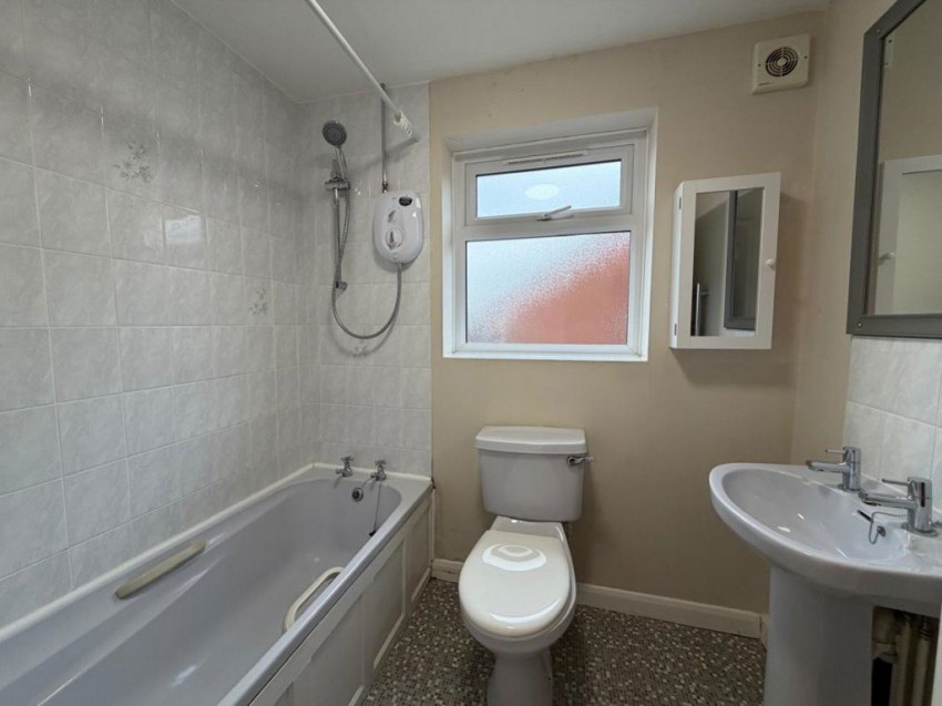 Images for 17 Farnsworth Grove Huthwaite