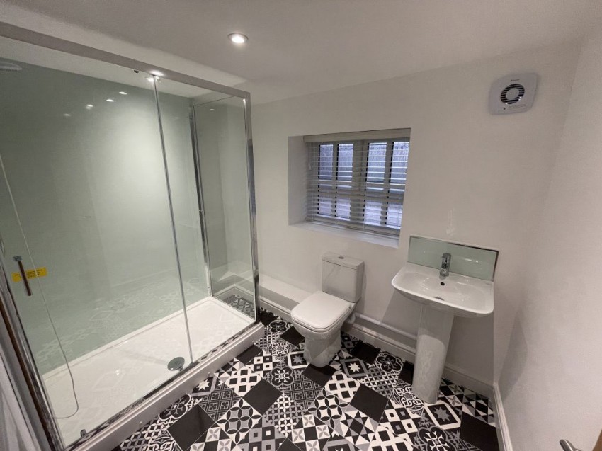 Images for Auction House, Church St, Alfreton