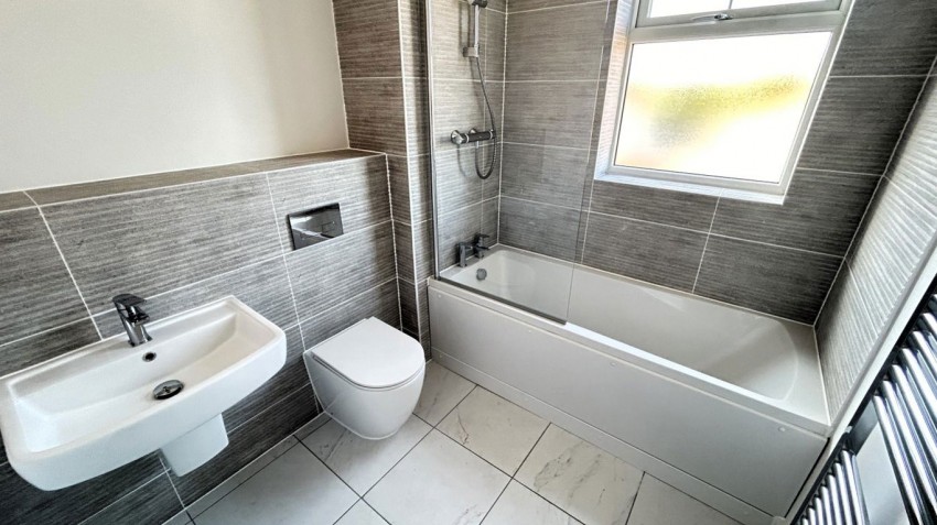 Images for 6 Covert Avenue, Shirland