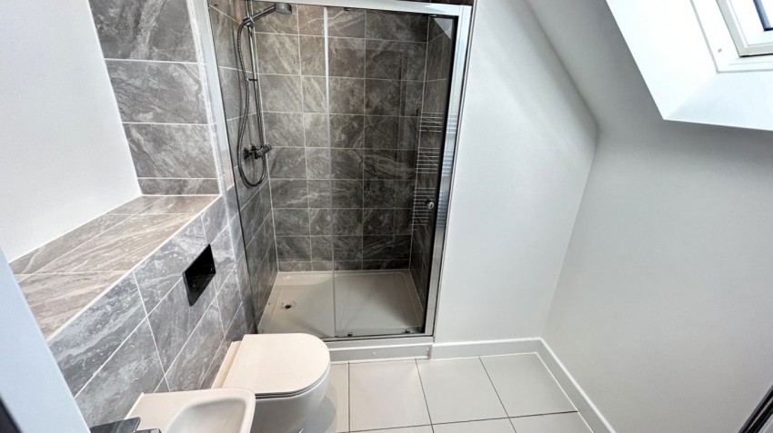 Images for 6 Covert Avenue, Shirland