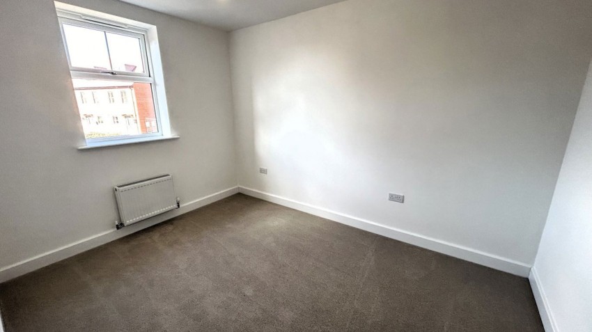 Images for 6 Covert Avenue, Shirland