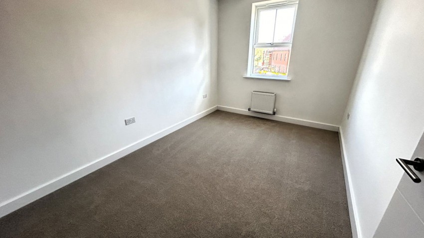 Images for 6 Covert Avenue, Shirland